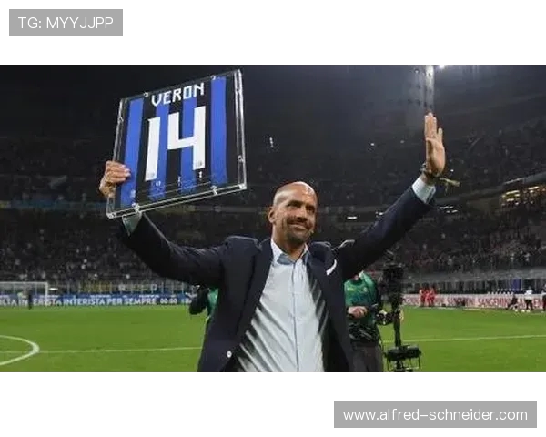 贝隆谈国米球迷期望:进尤文球是最重要的使命 贝隆谈国米球迷期望:进尤文球是最重要的使命